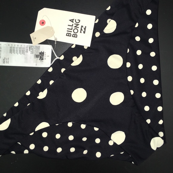 SOLD 🔴 Billabong reversible polka dots!!!! - Picture 2 of 2